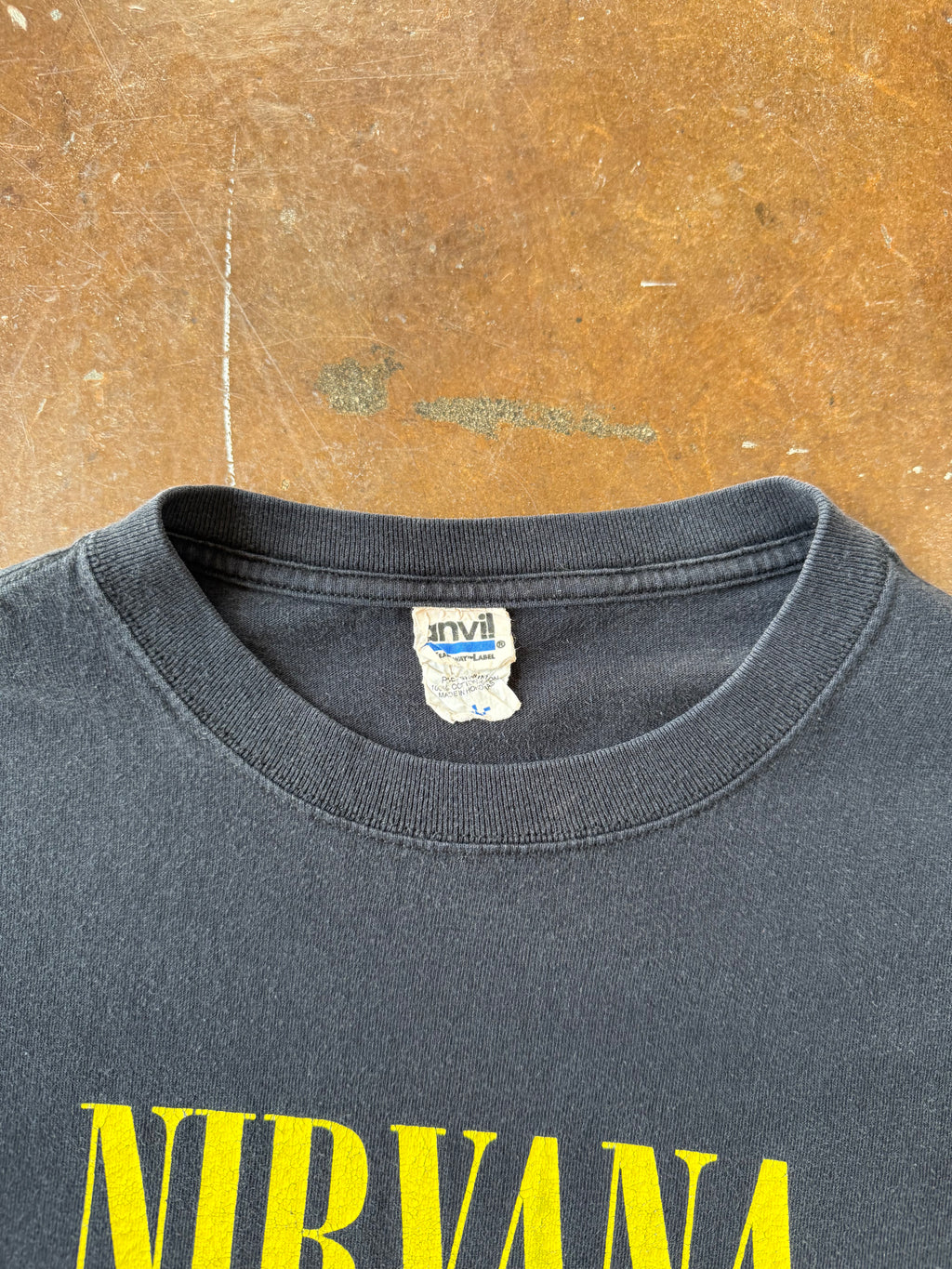 2000s Nirvana "smiley face" band shirt (LARGE)
