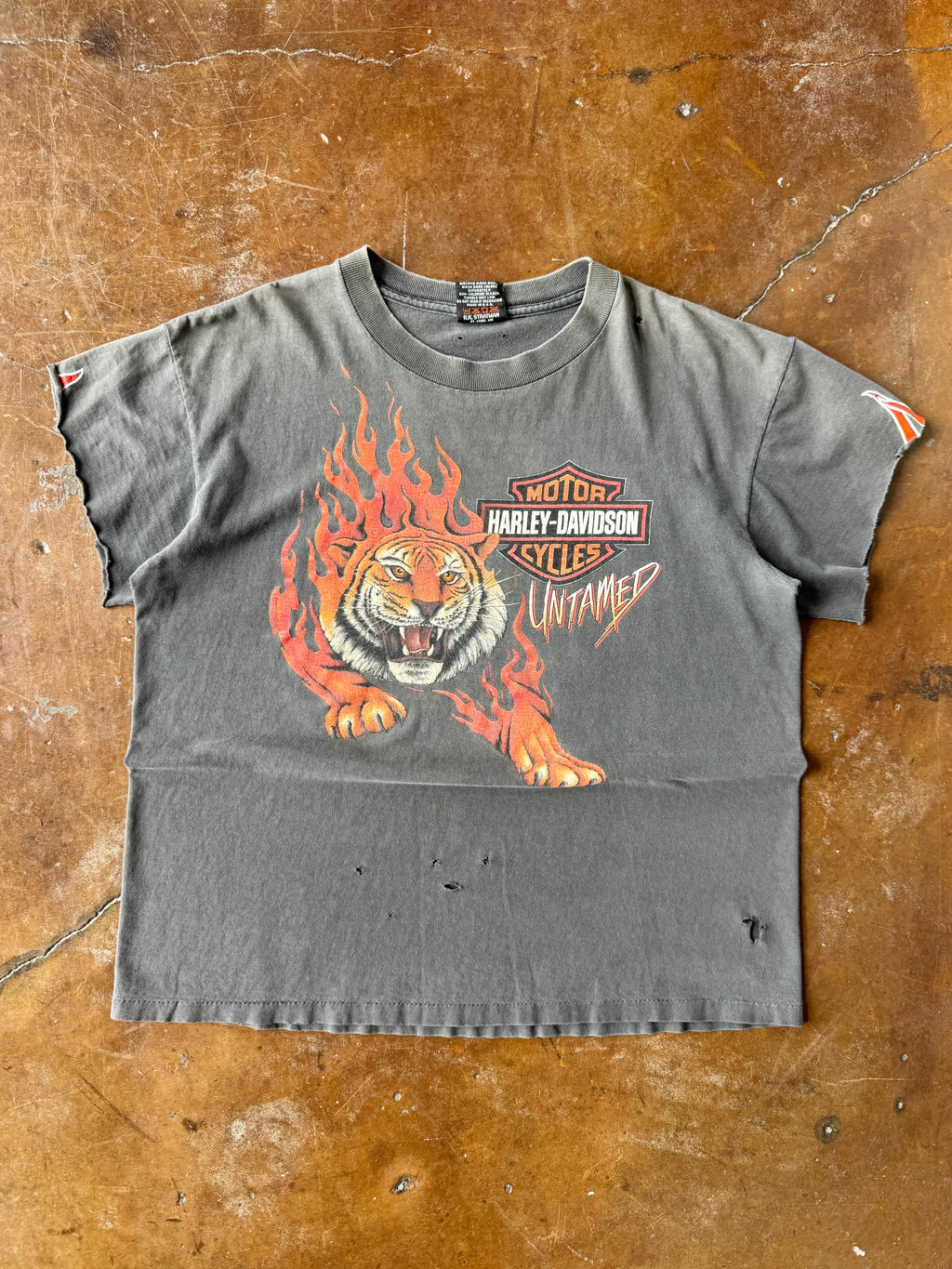 90s faded & distressed Harley Davidson "untamed" cut-off shirt (LARGE)