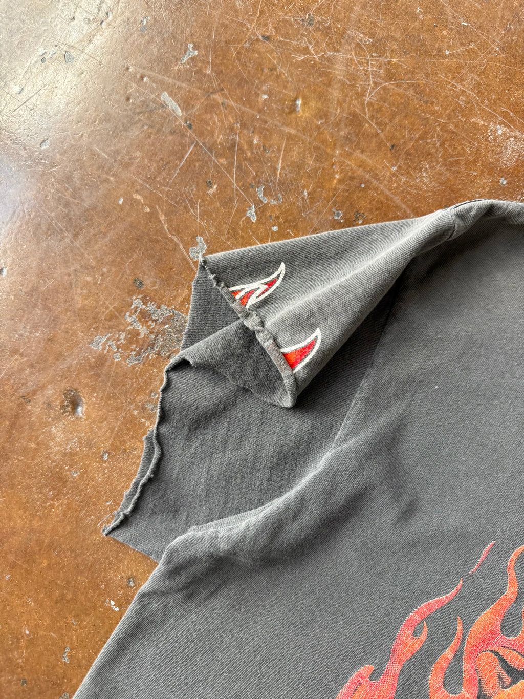 90s faded & distressed Harley Davidson "untamed" cut-off shirt (LARGE)