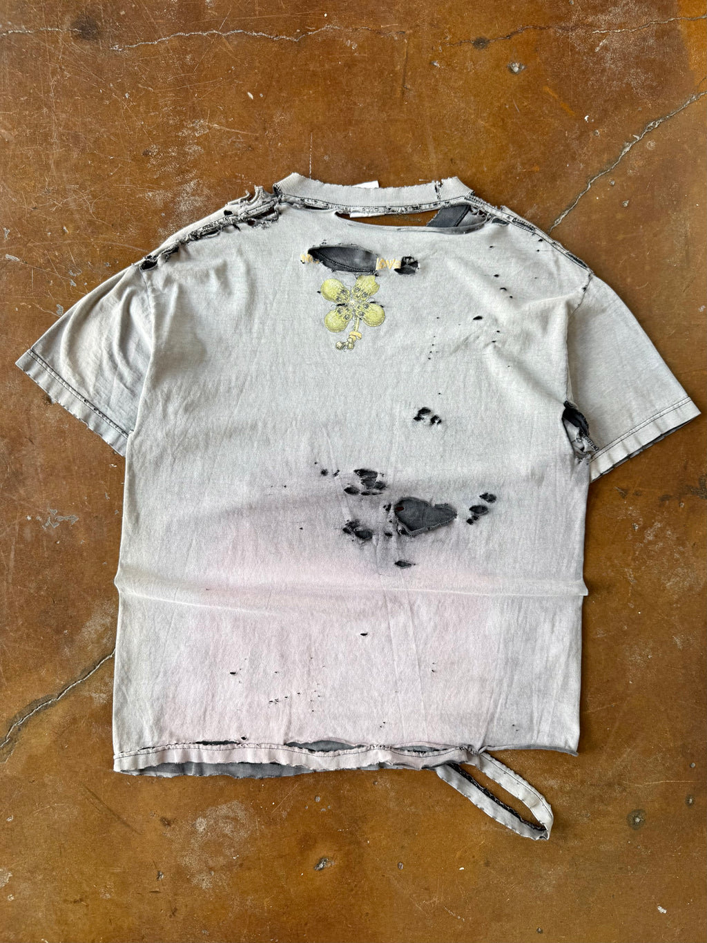 2000s faded & distressed Metallica "no leaf clover" band shirt (LARGE)