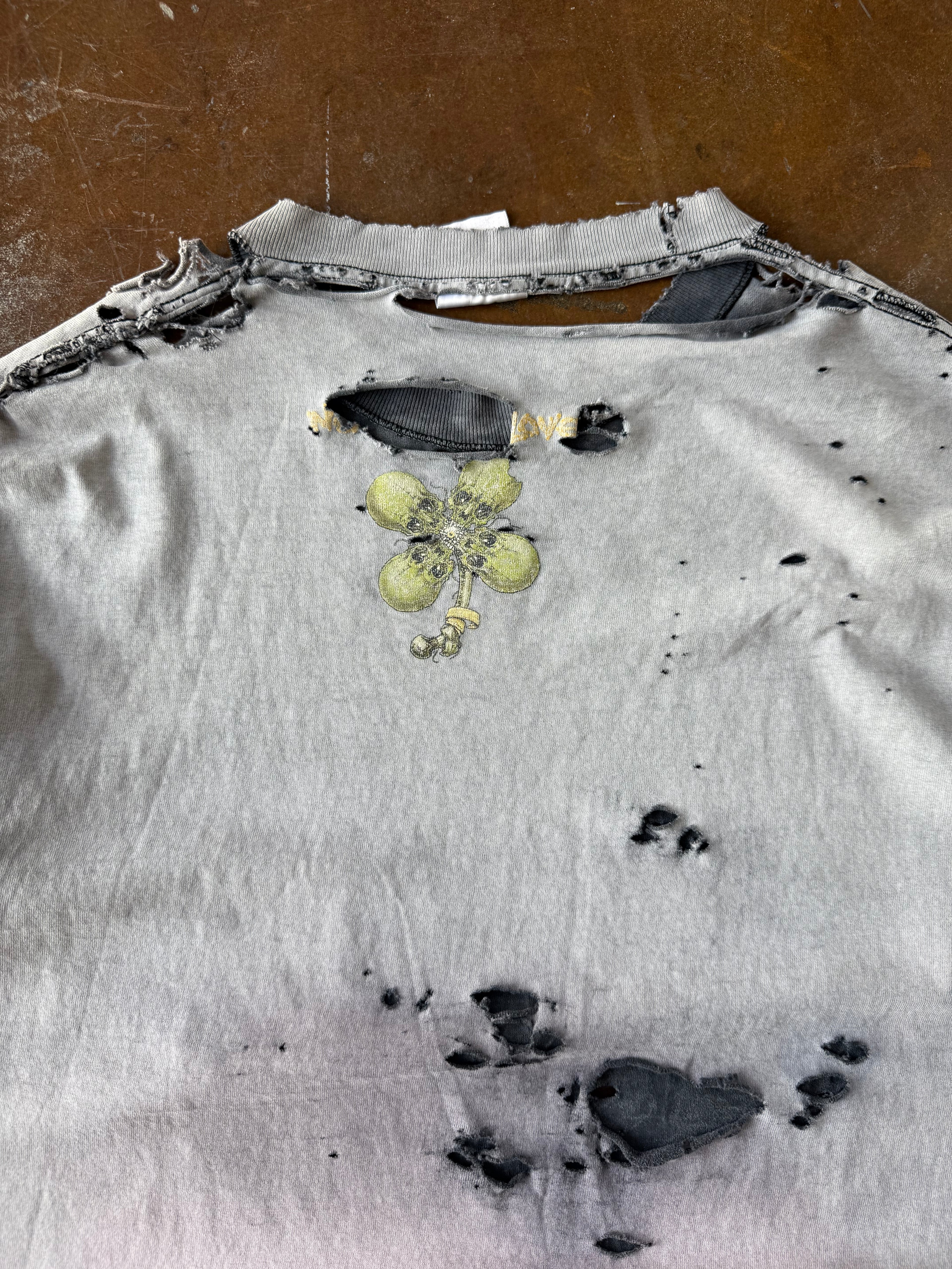 2000s faded & distressed Metallica "no leaf clover" band shirt (LARGE)