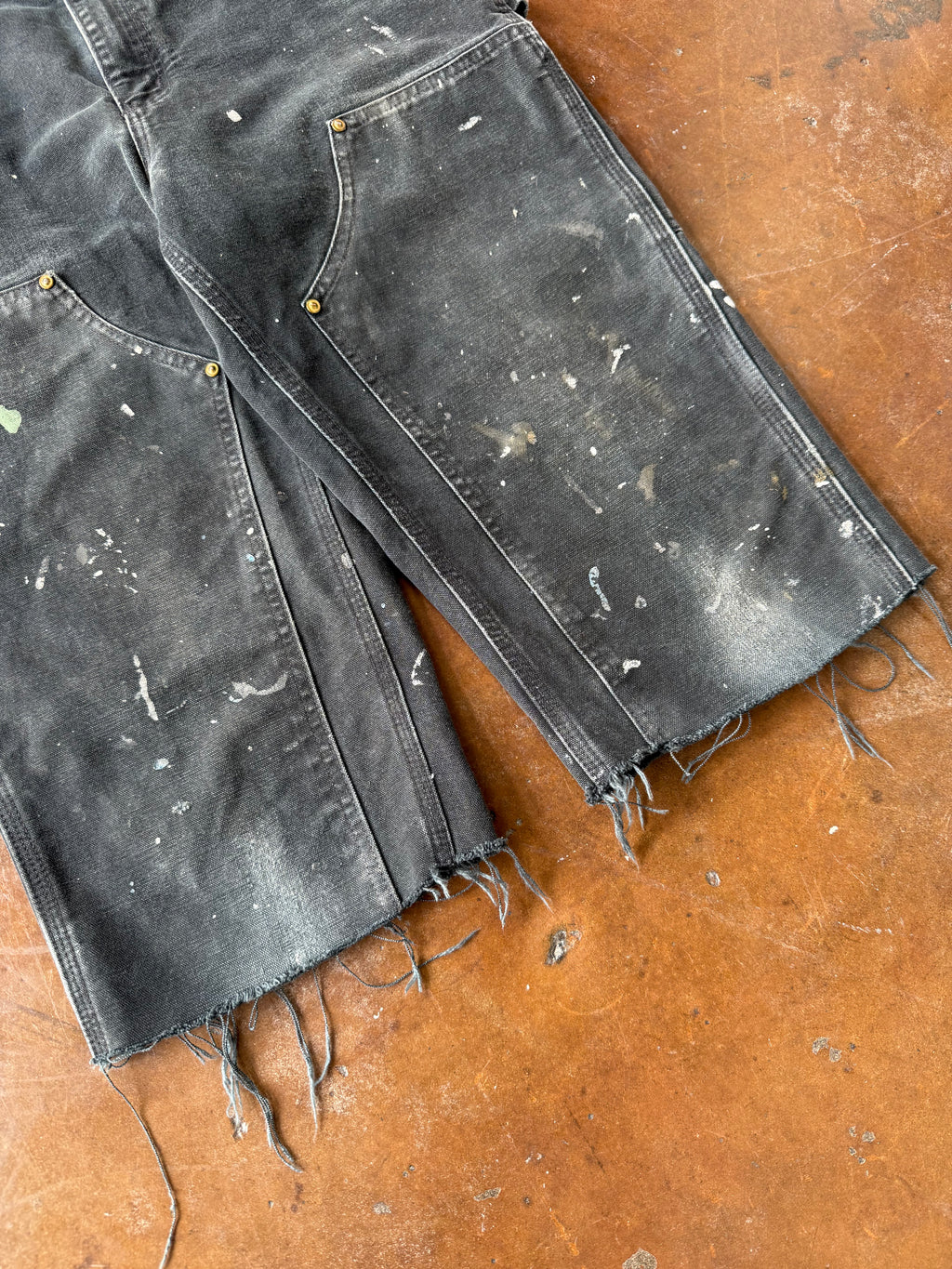 90s faded & distressed Carhartt Capri shorts (30 x 17)