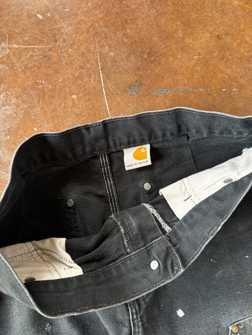 90s faded & distressed Carhartt Capri shorts (30 x 17)