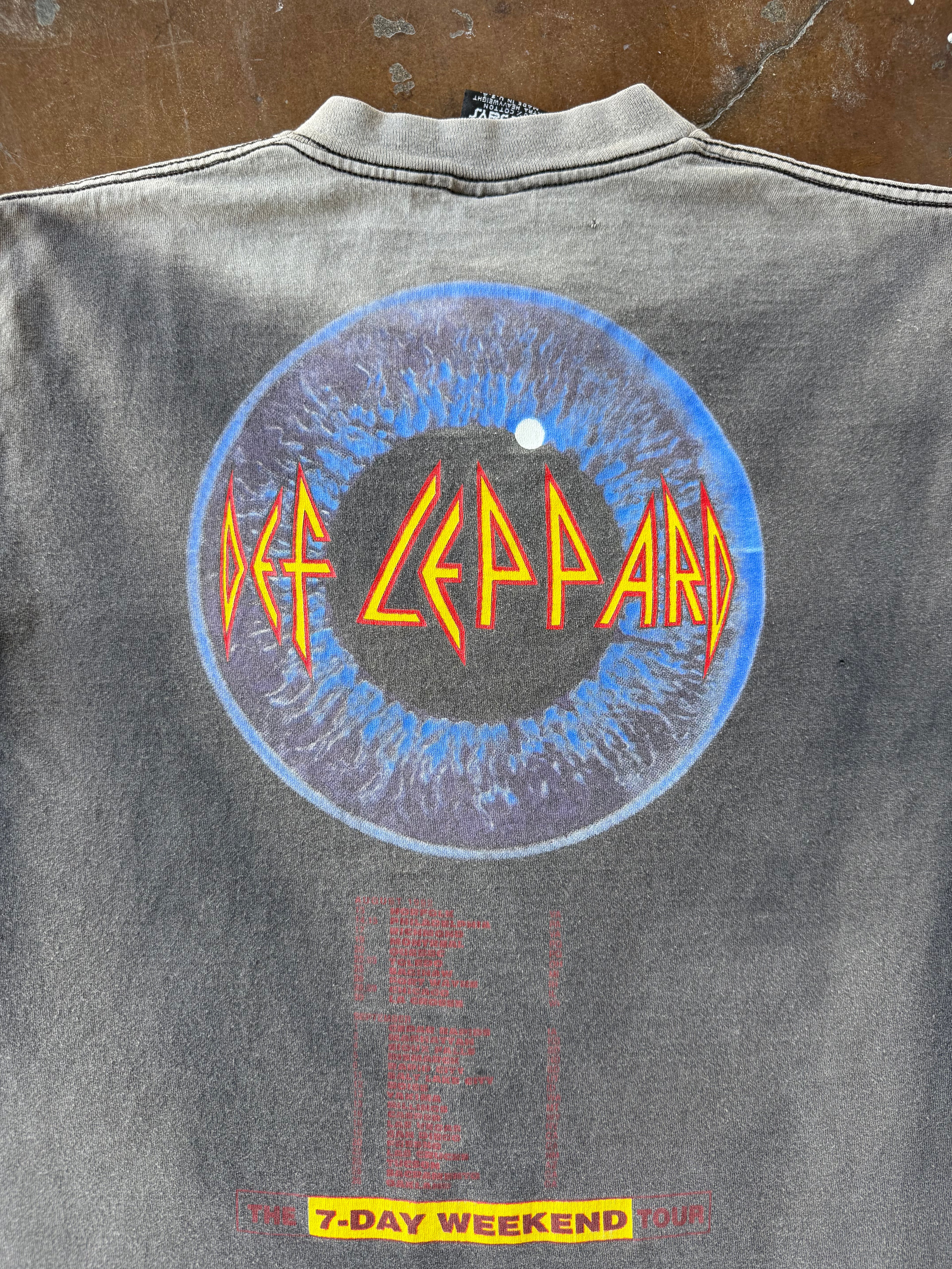 90s faded Def Leppard "adrenalize" band shirt (LARGE)
