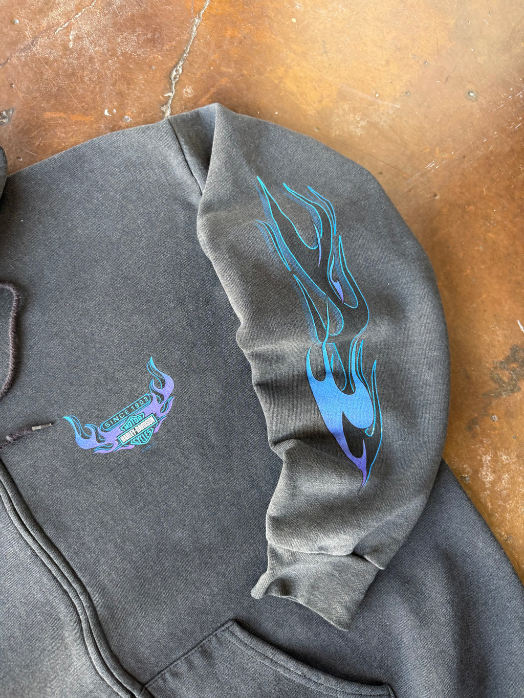 90s lightly faded Harley Davidson "blue/purple flame" zip-up hoodie (XL)