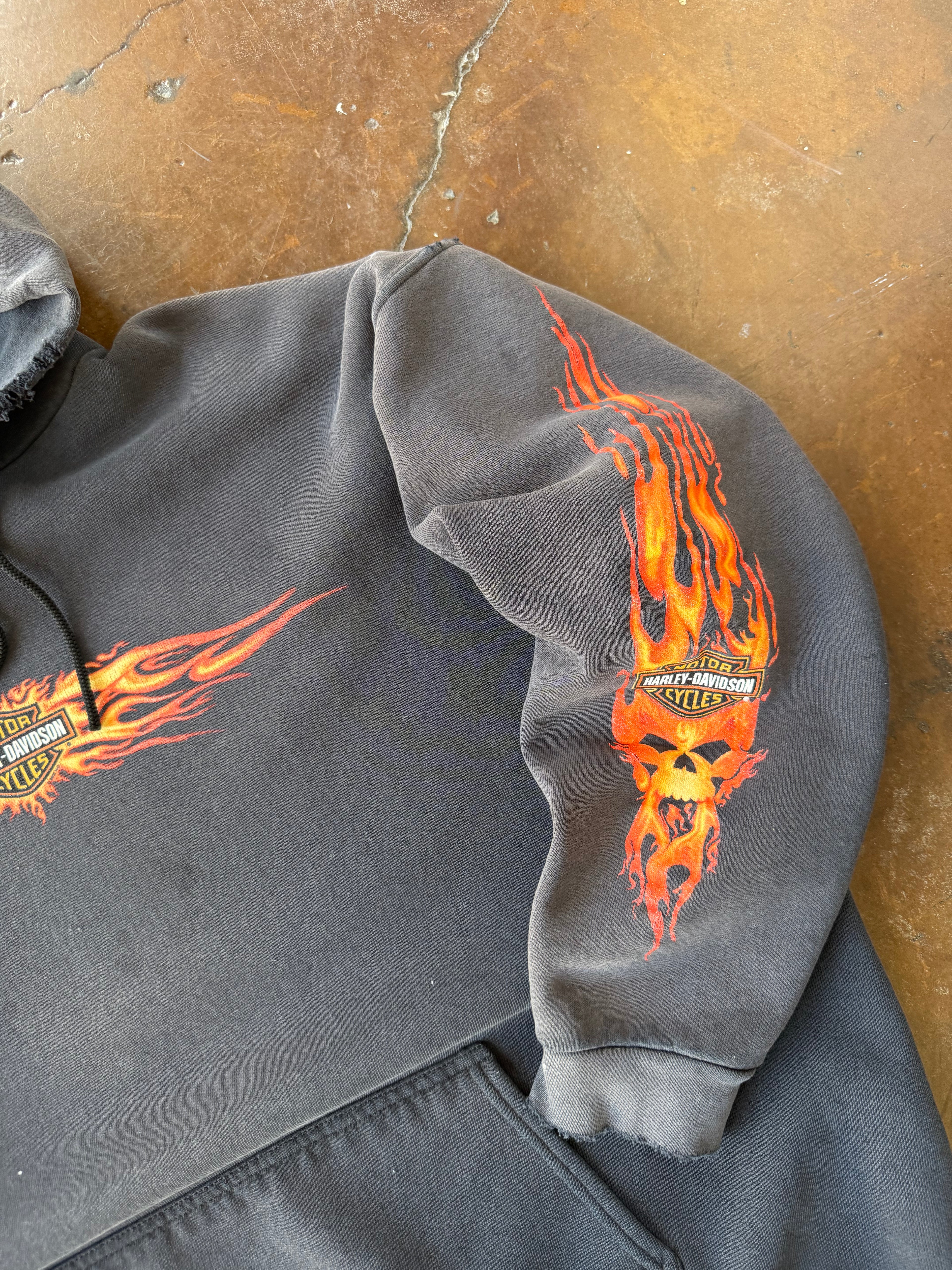 90s faded & lightly distressed Harley Davidson "skull flames" pullover hoodie (XL)