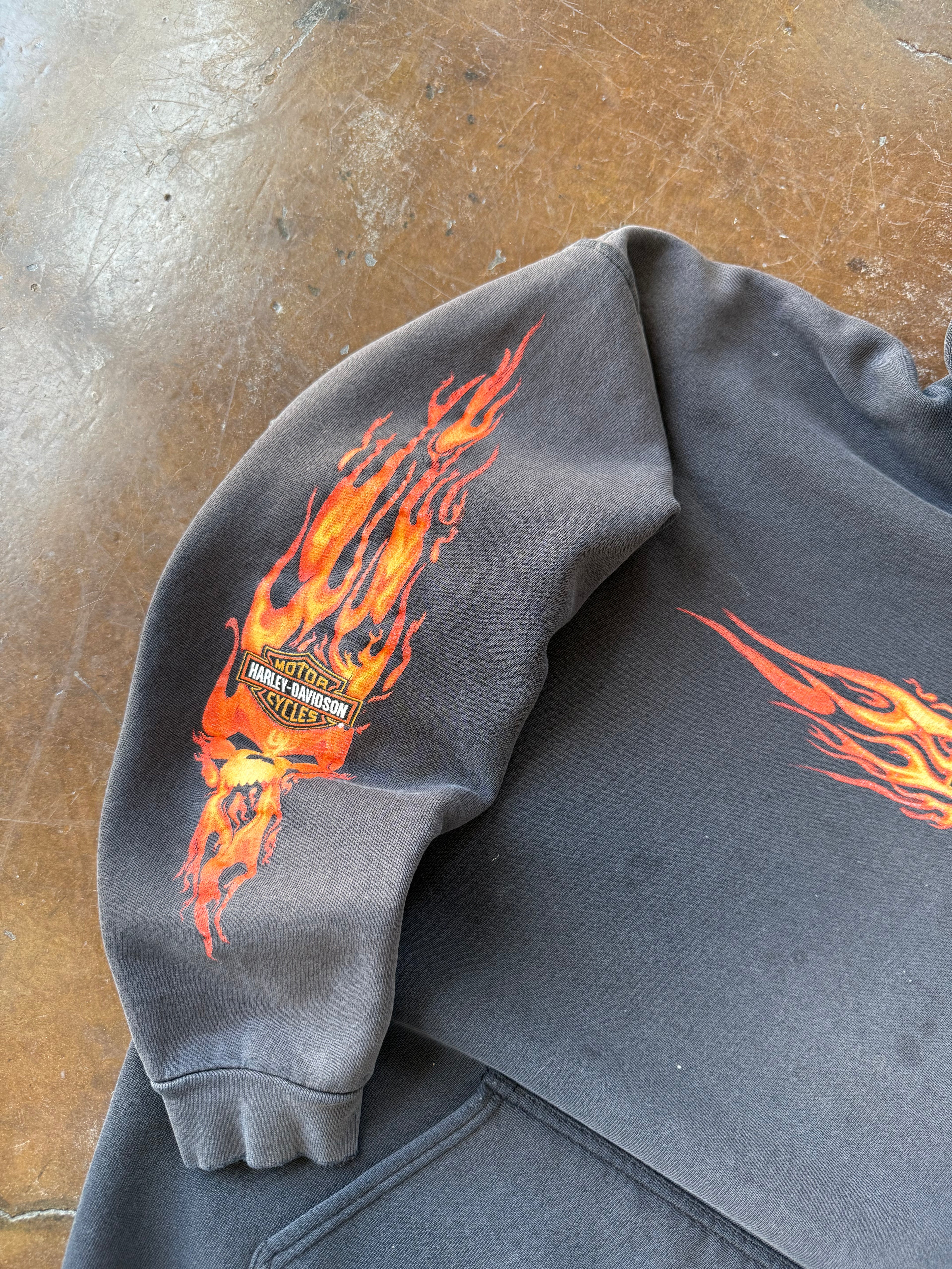 90s faded & lightly distressed Harley Davidson "skull flames" pullover hoodie (XL)