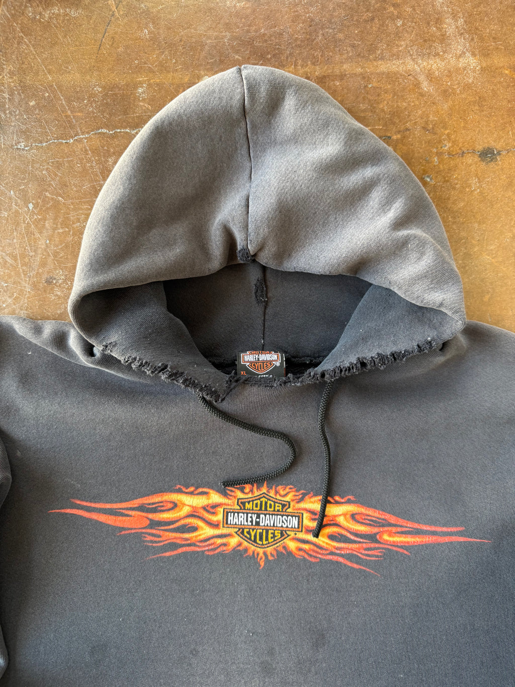 90s faded & lightly distressed Harley Davidson "skull flames" pullover hoodie (XL)