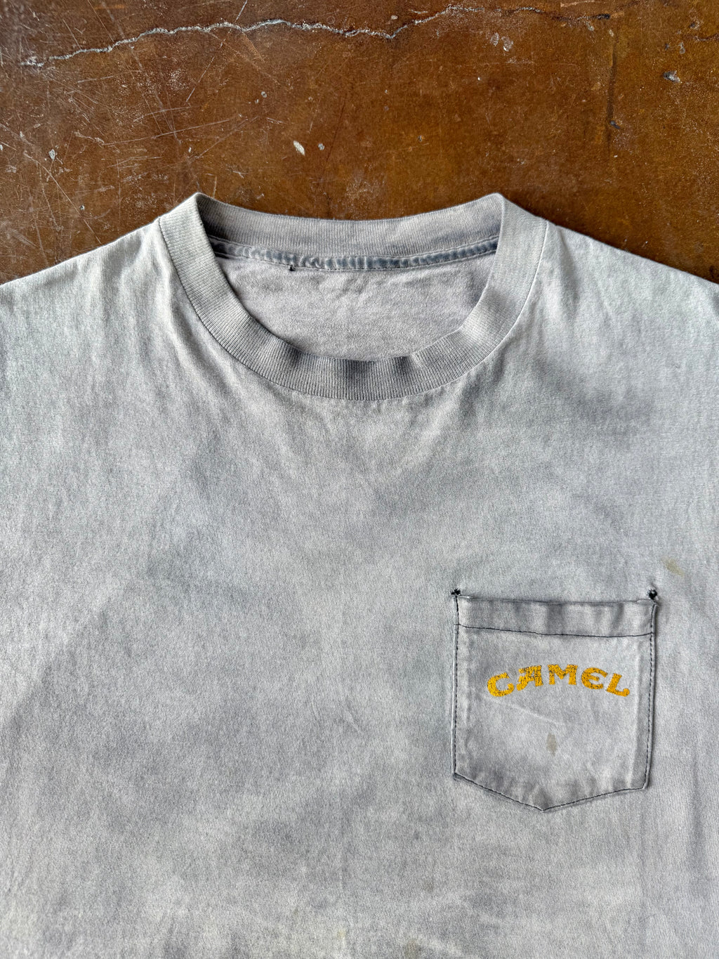 90s deep faded Camel biker "born to be smooth" pocket cut-off shirt (XL)