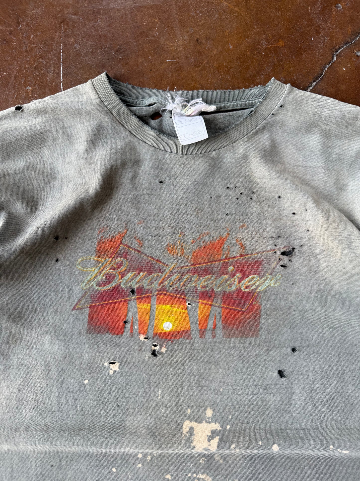 2000s faded & distressed Budweiser logo beer shirt (LARGE)