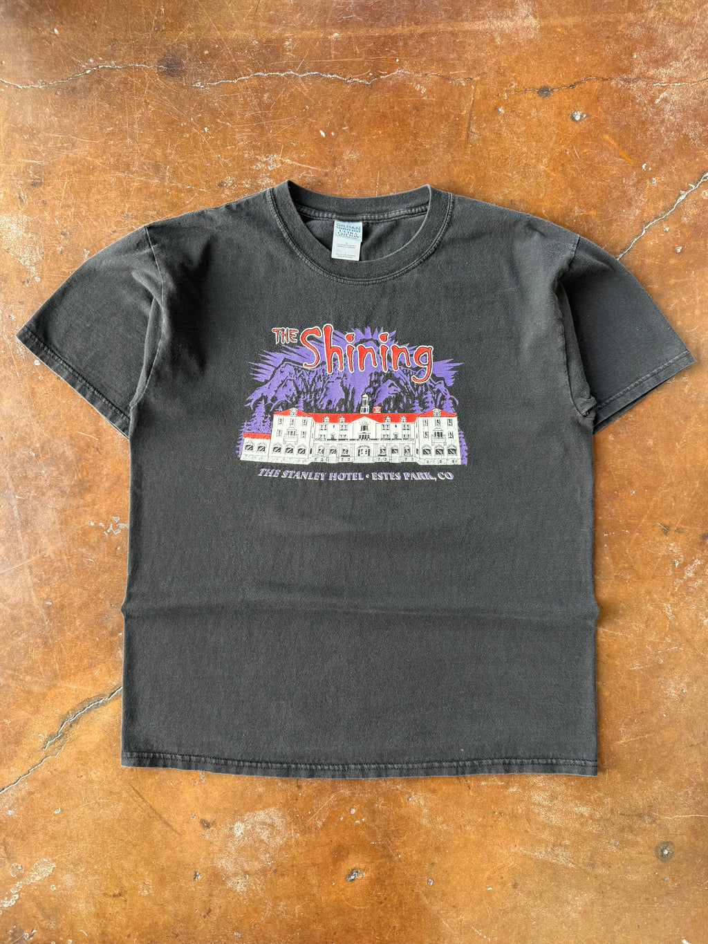 2000s The Shining "stanley hotel" movie shirt (LARGE)
