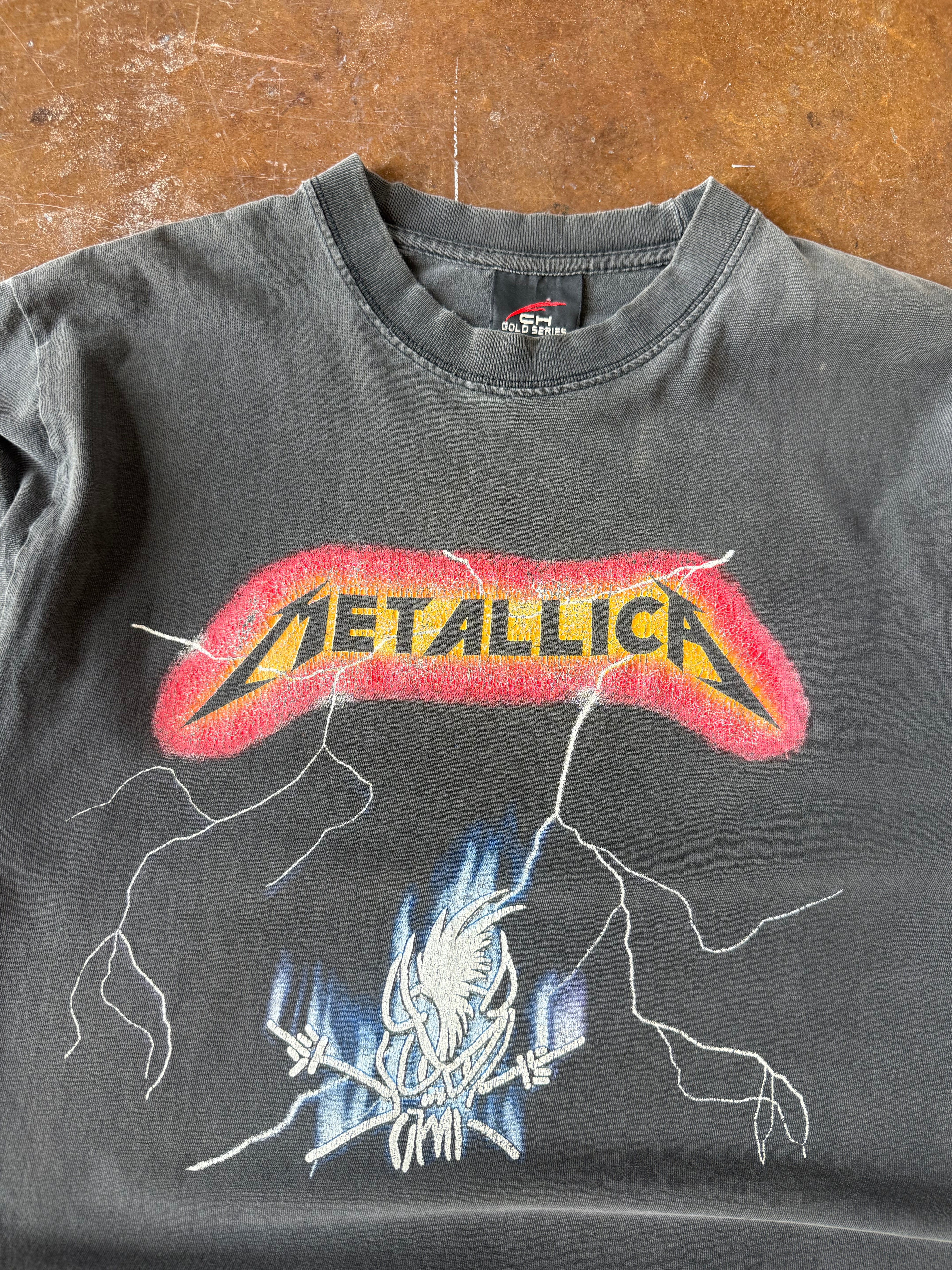 90s Metallica band shirt (MEDIUM)