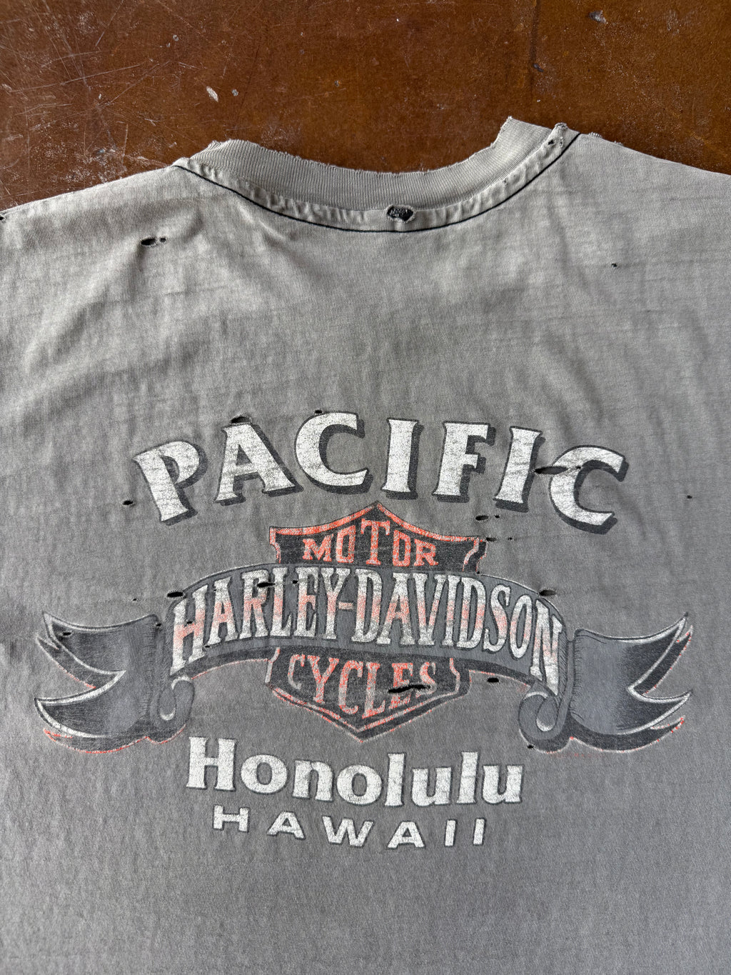90s faded & lightly distressed Harley Davidson "red bike" cut-off shirt (XL)
