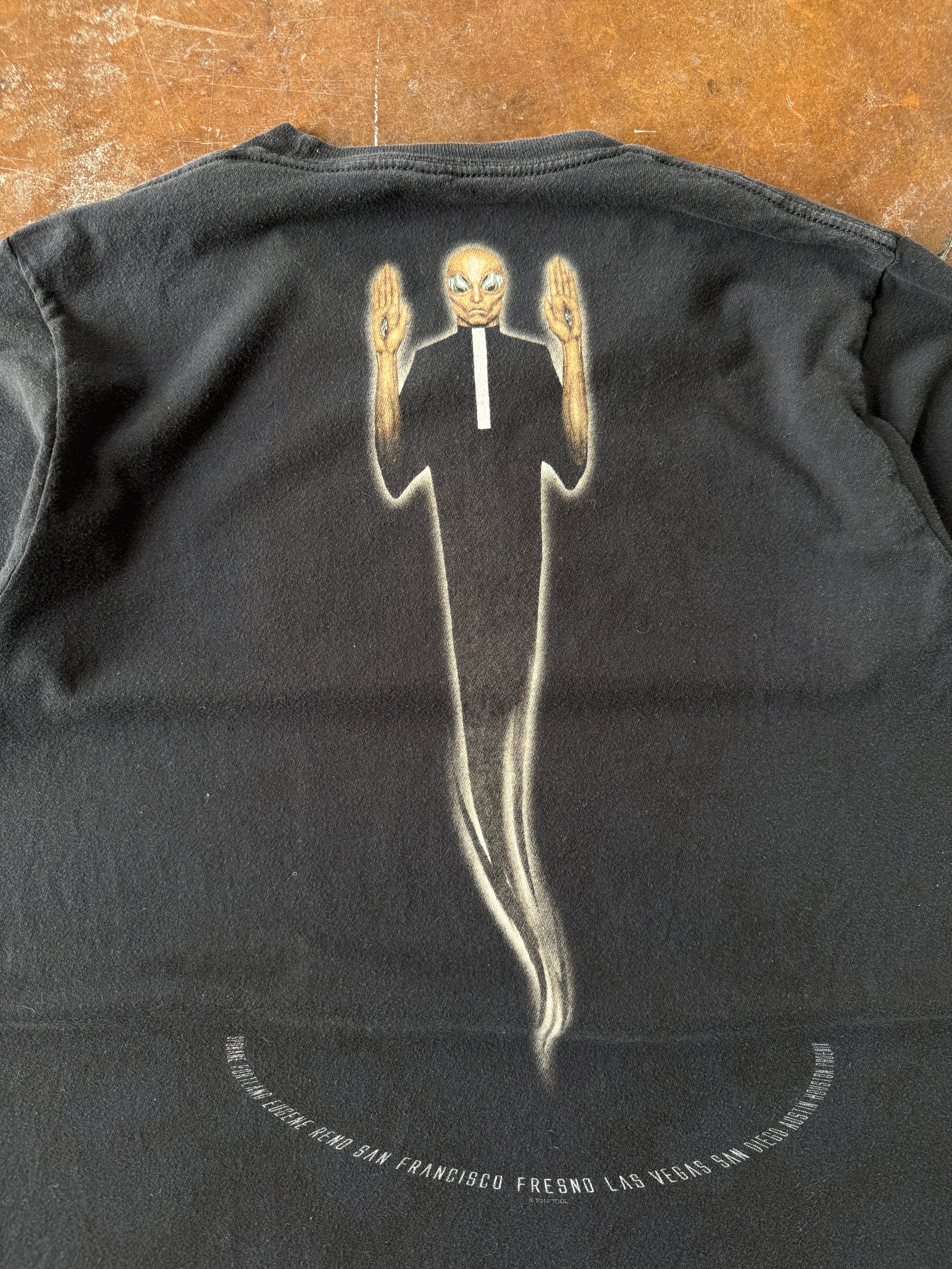 2014 Tool tour band shirt (LARGE)