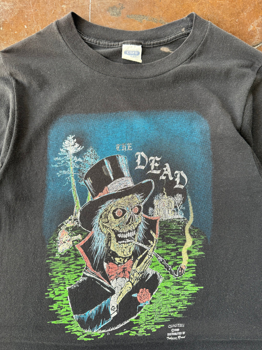 1989 Grateful Dead "magician skeleton" band shirt (MEDIUM)