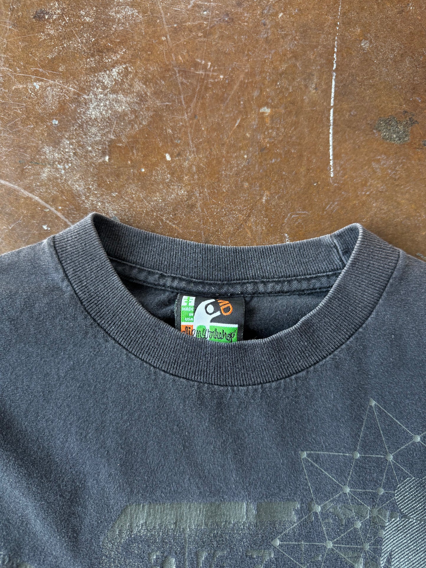 2000s Alien Workshop skate logo shirt (MEDIUM)