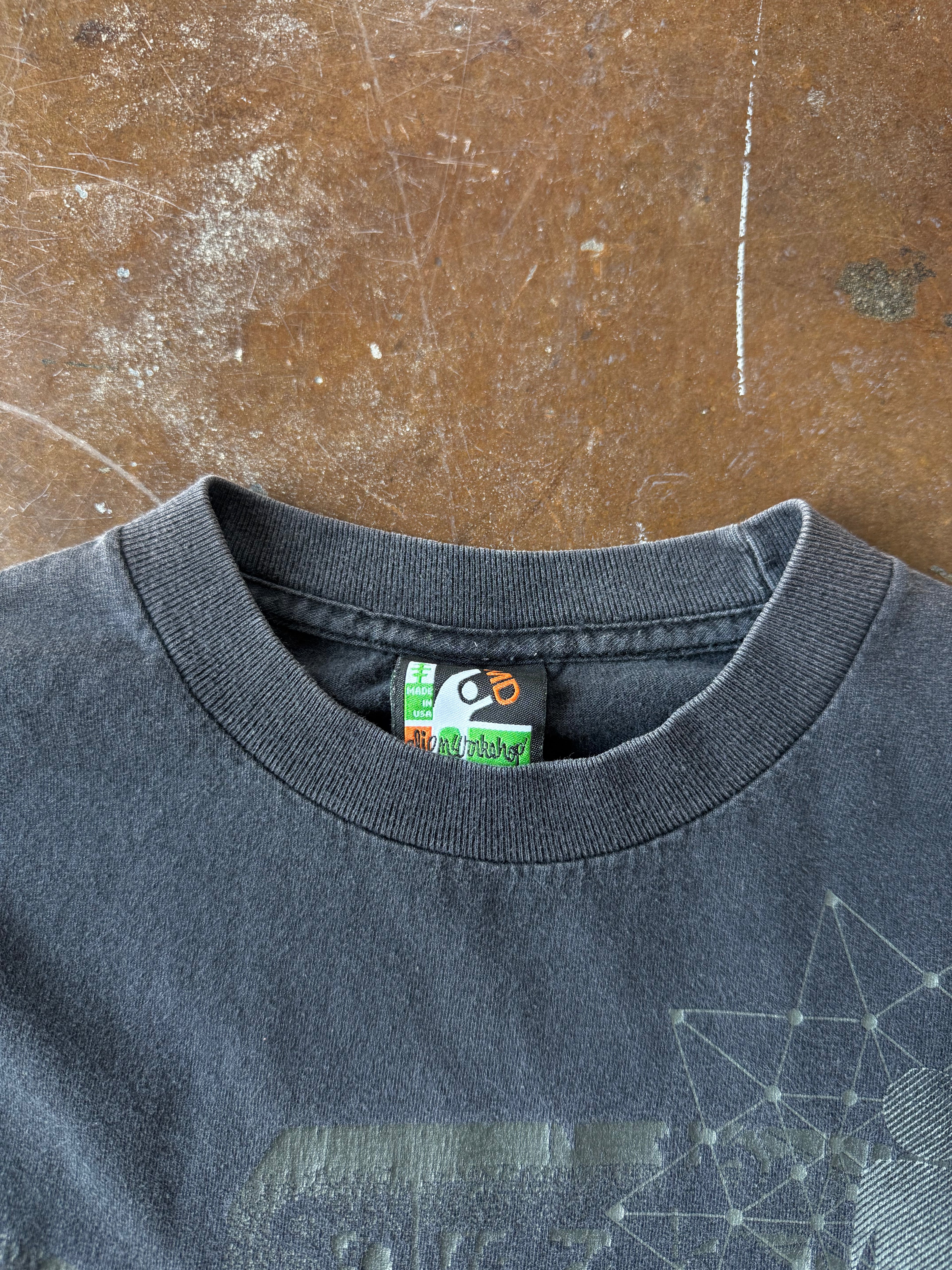 2000s Alien Workshop skate logo shirt (MEDIUM)