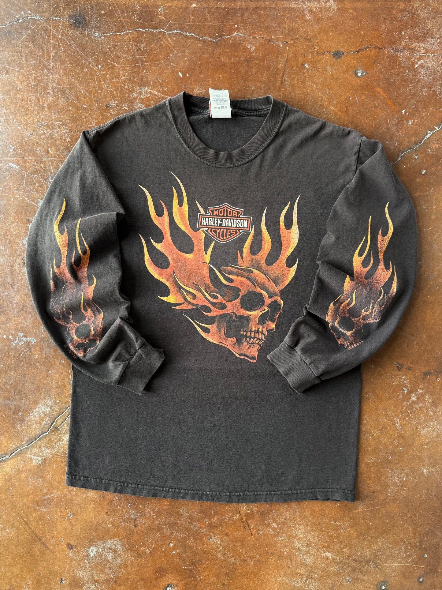 2000s Harley Davidson "flame skull" longsleeve shirt (MEDIUM)