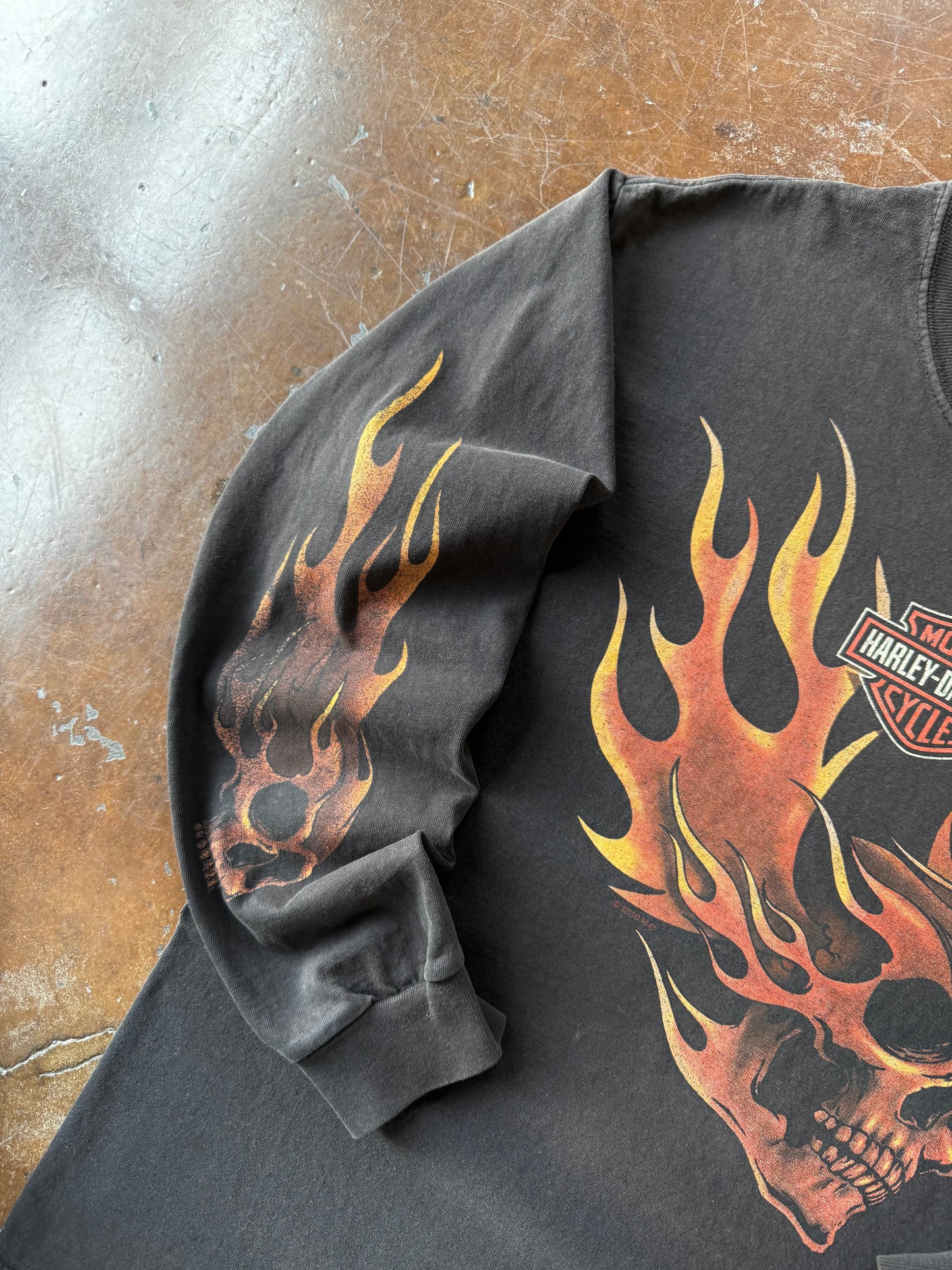 2000s Harley Davidson "flame skull" longsleeve shirt (MEDIUM)