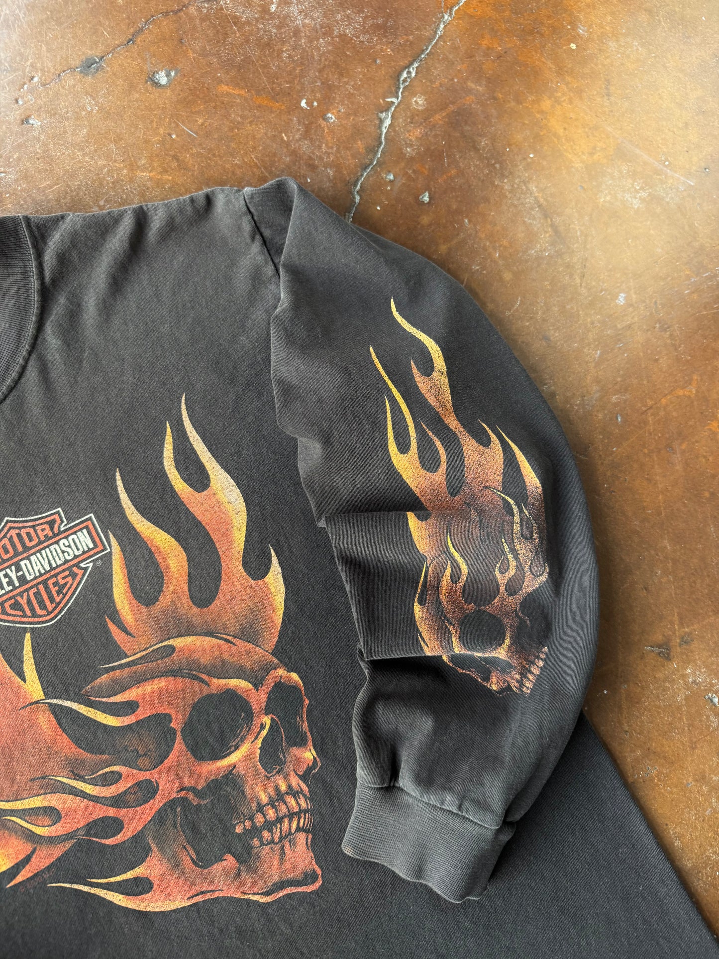 2000s Harley Davidson "flame skull" longsleeve shirt (MEDIUM)