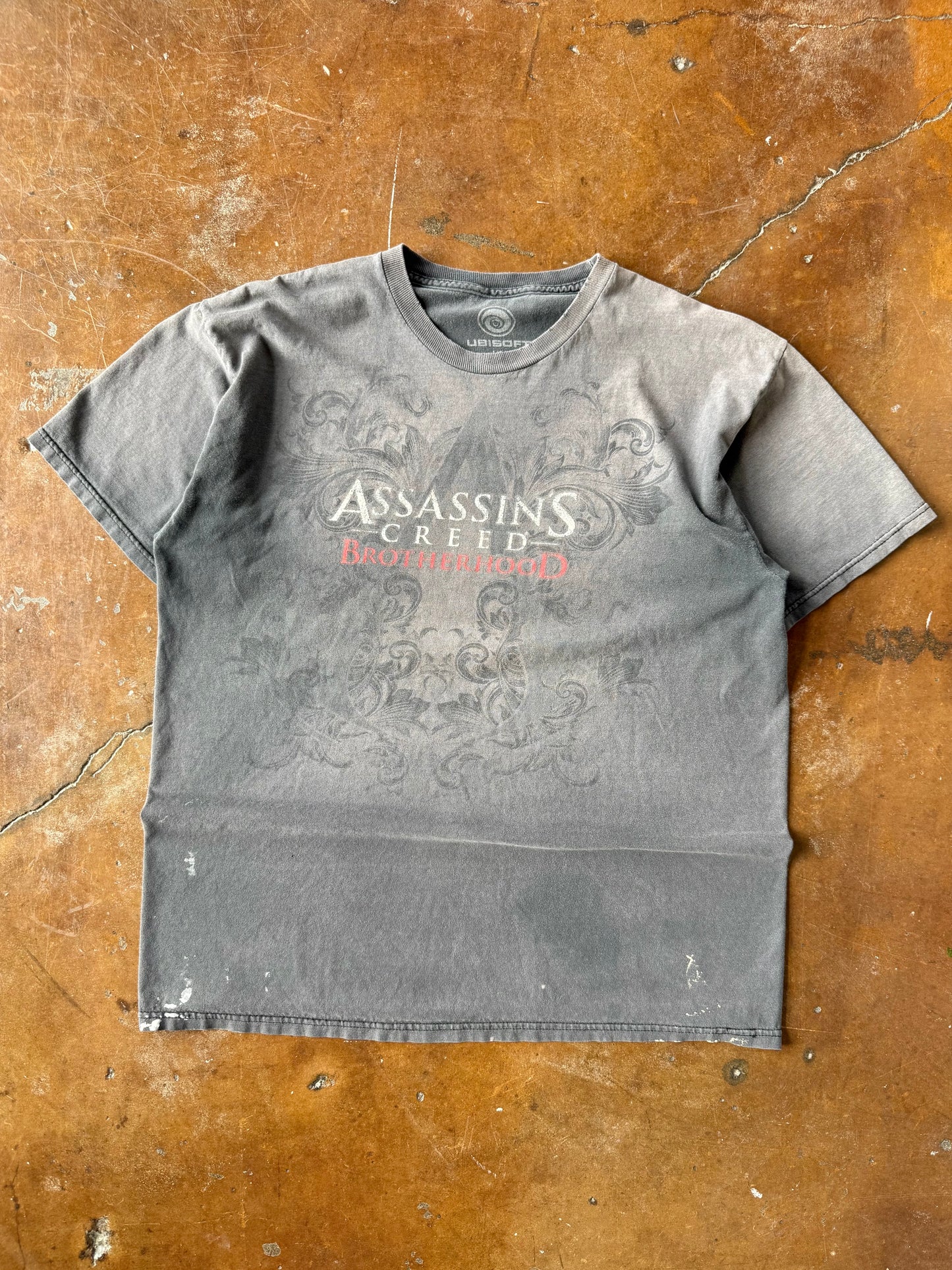 2000s faded Assassin's Creed "brotherhood" video game shirt (LARGE)