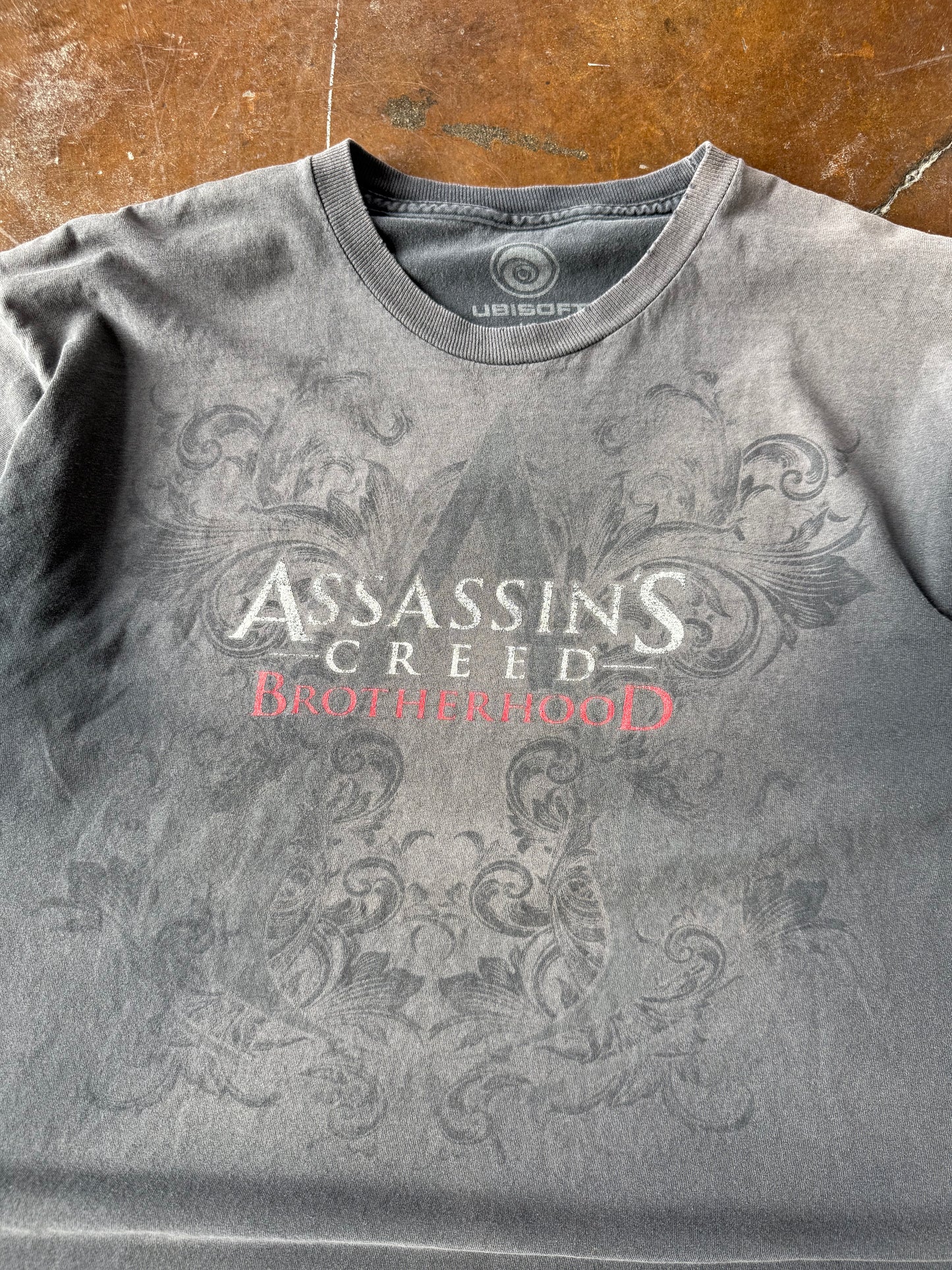2000s faded Assassin's Creed "brotherhood" video game shirt (LARGE)