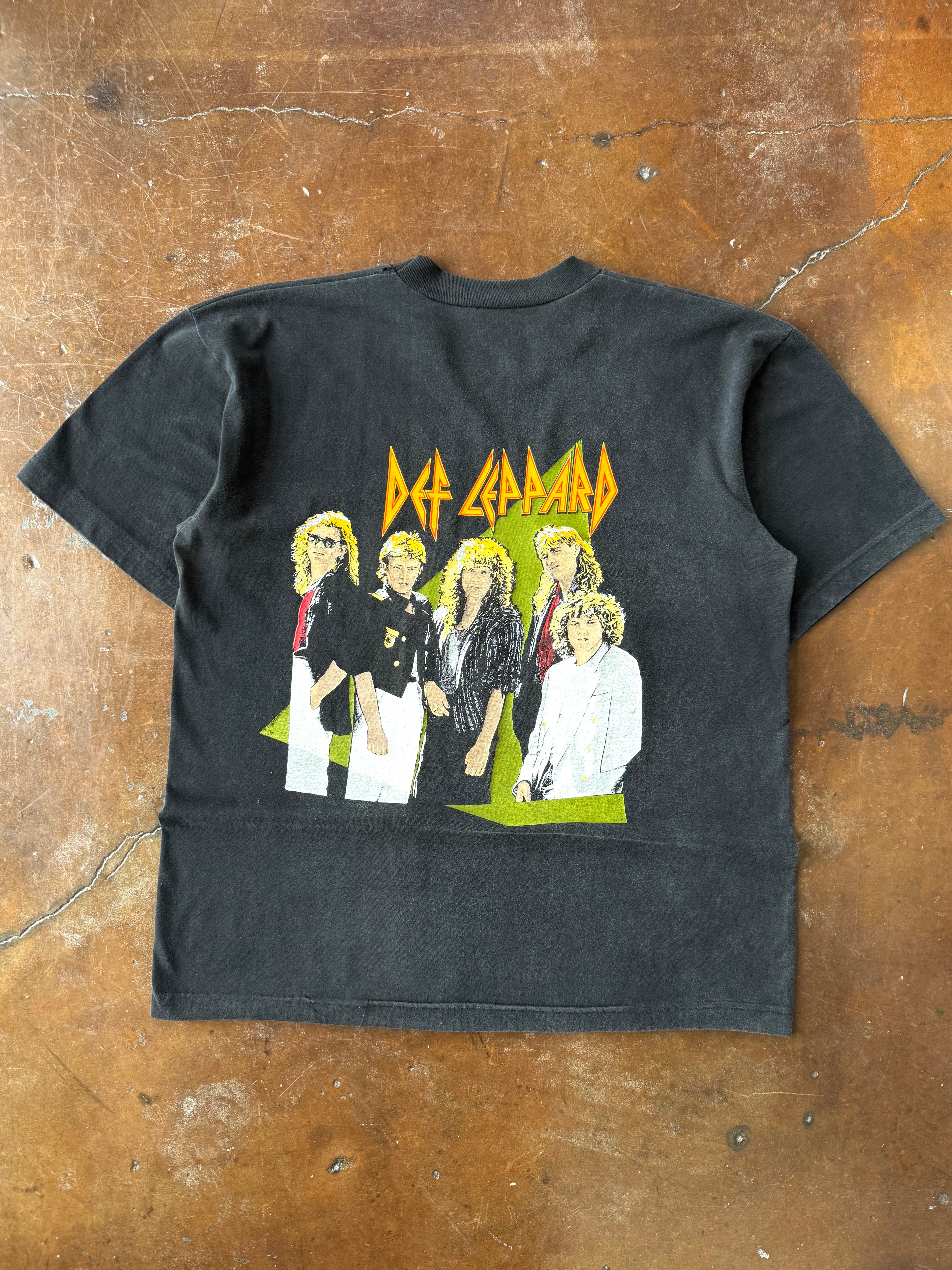 1987 Def Leppard "hysteria" band shirt (LARGE)