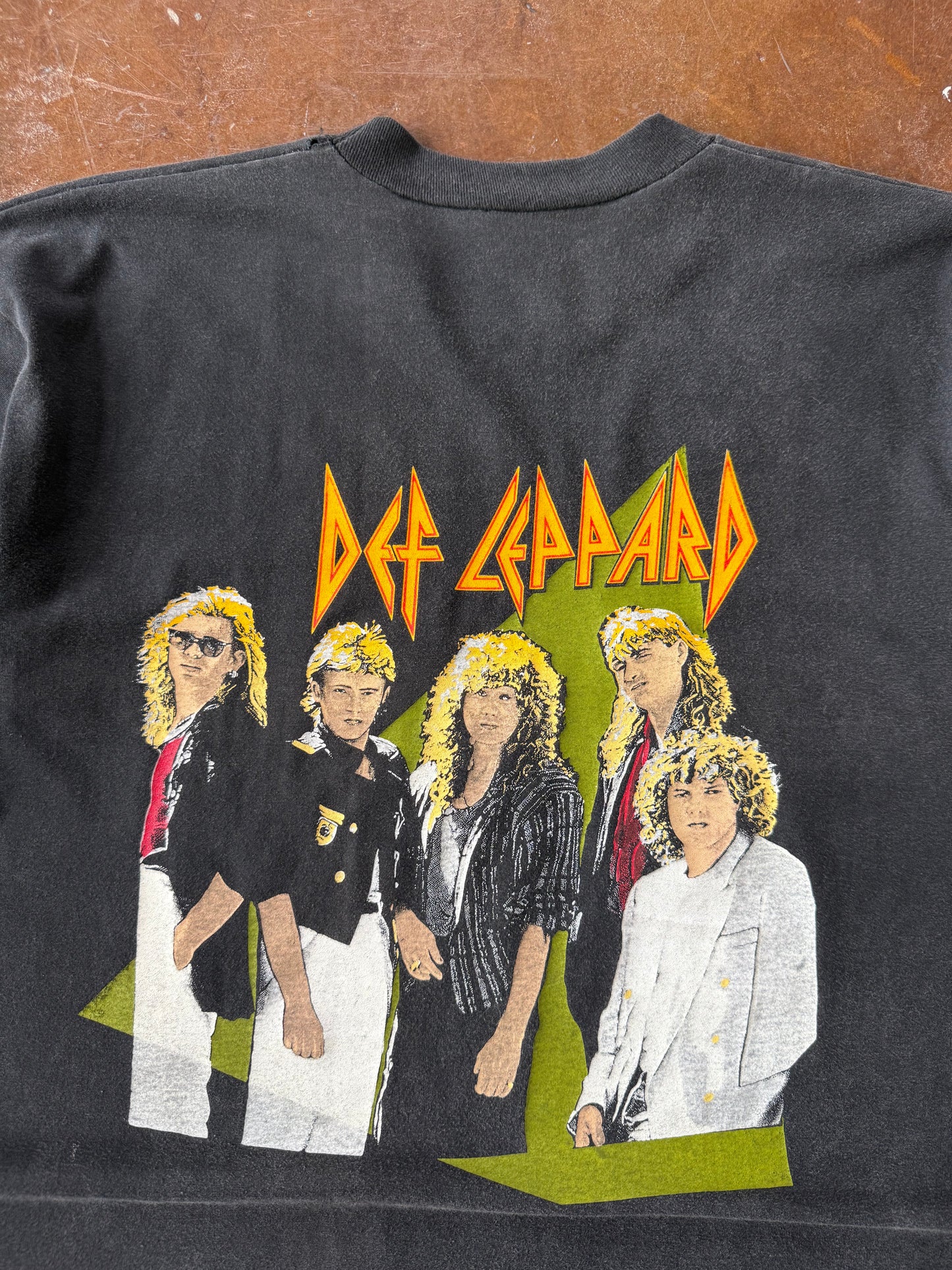 1987 Def Leppard "hysteria" band shirt (LARGE)