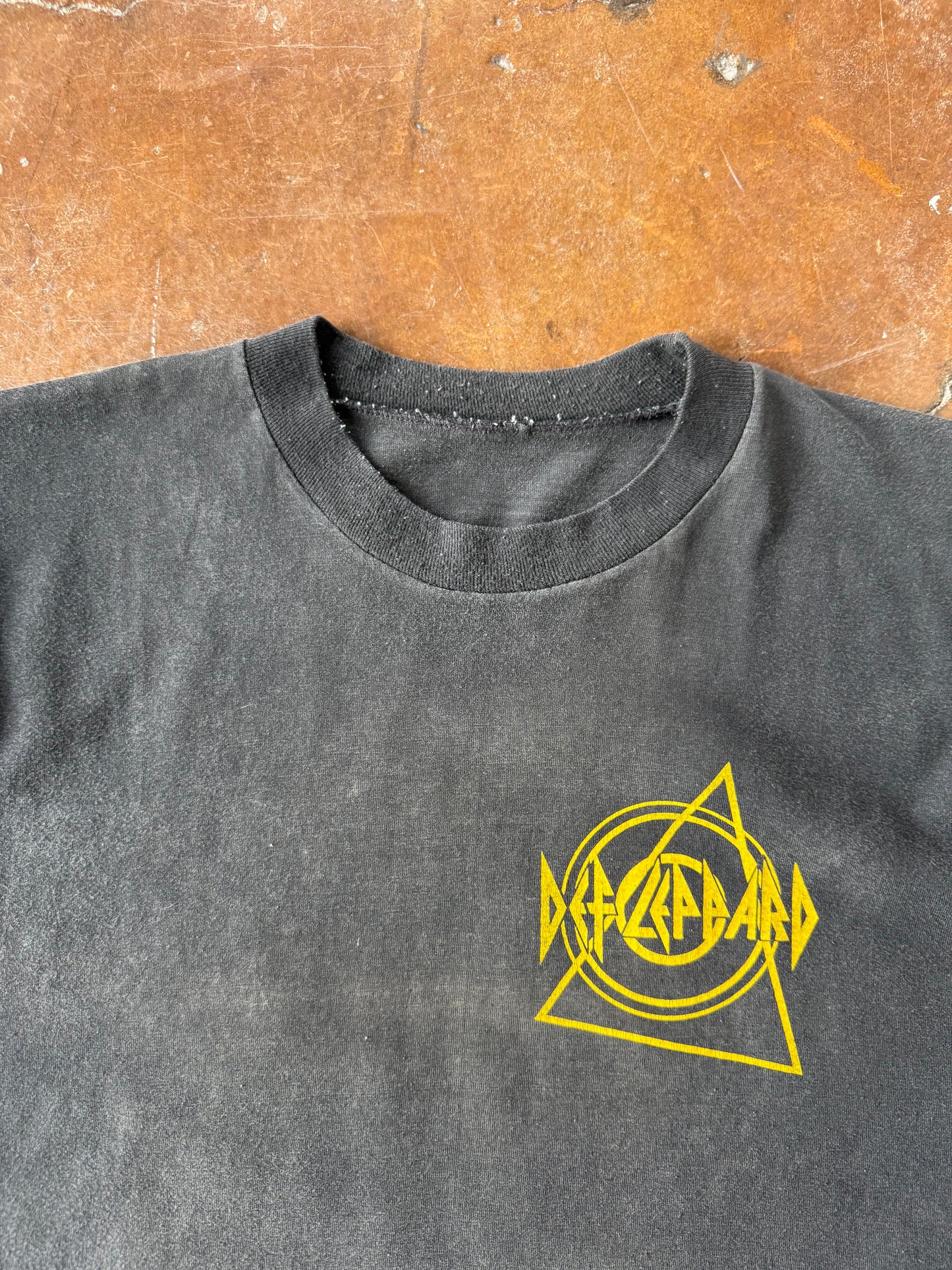 1987 Def Leppard "hysteria" band shirt (LARGE)
