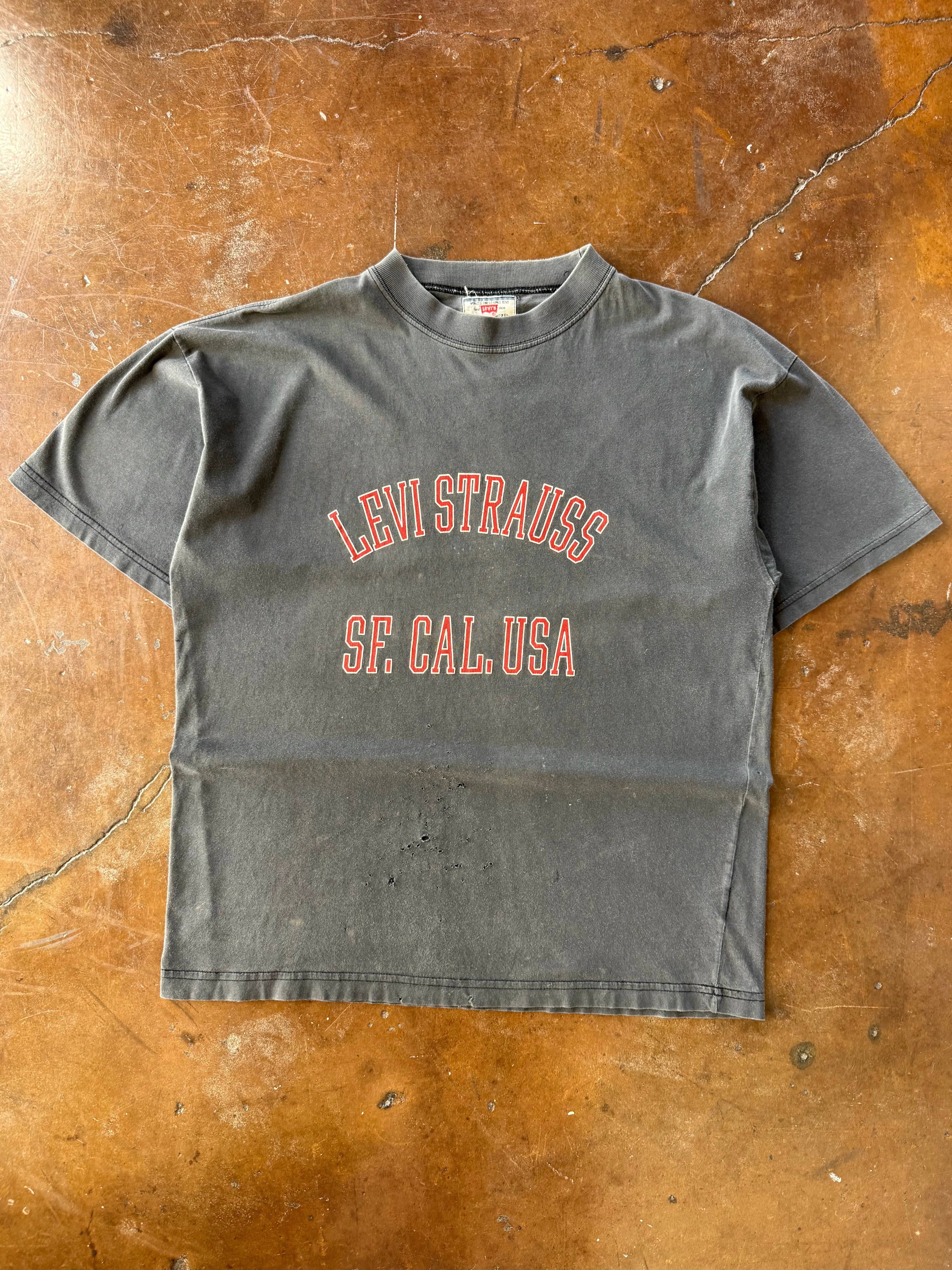 90s lightly distressed Levi's Strauss logo shirt (LARGE)