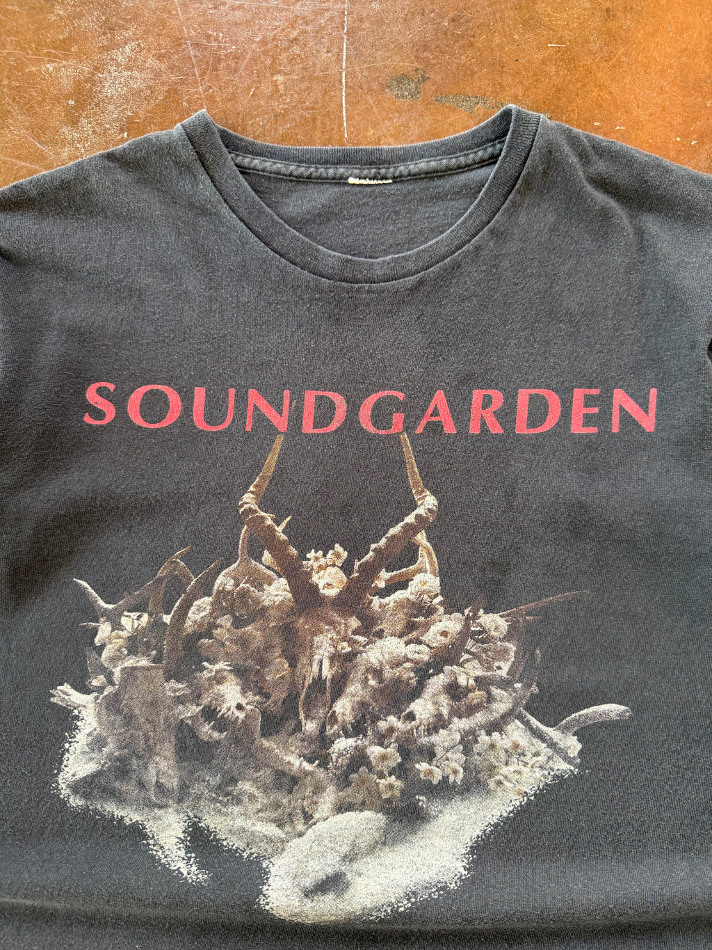2013 Soundgarden tour band shirt (LARGE)