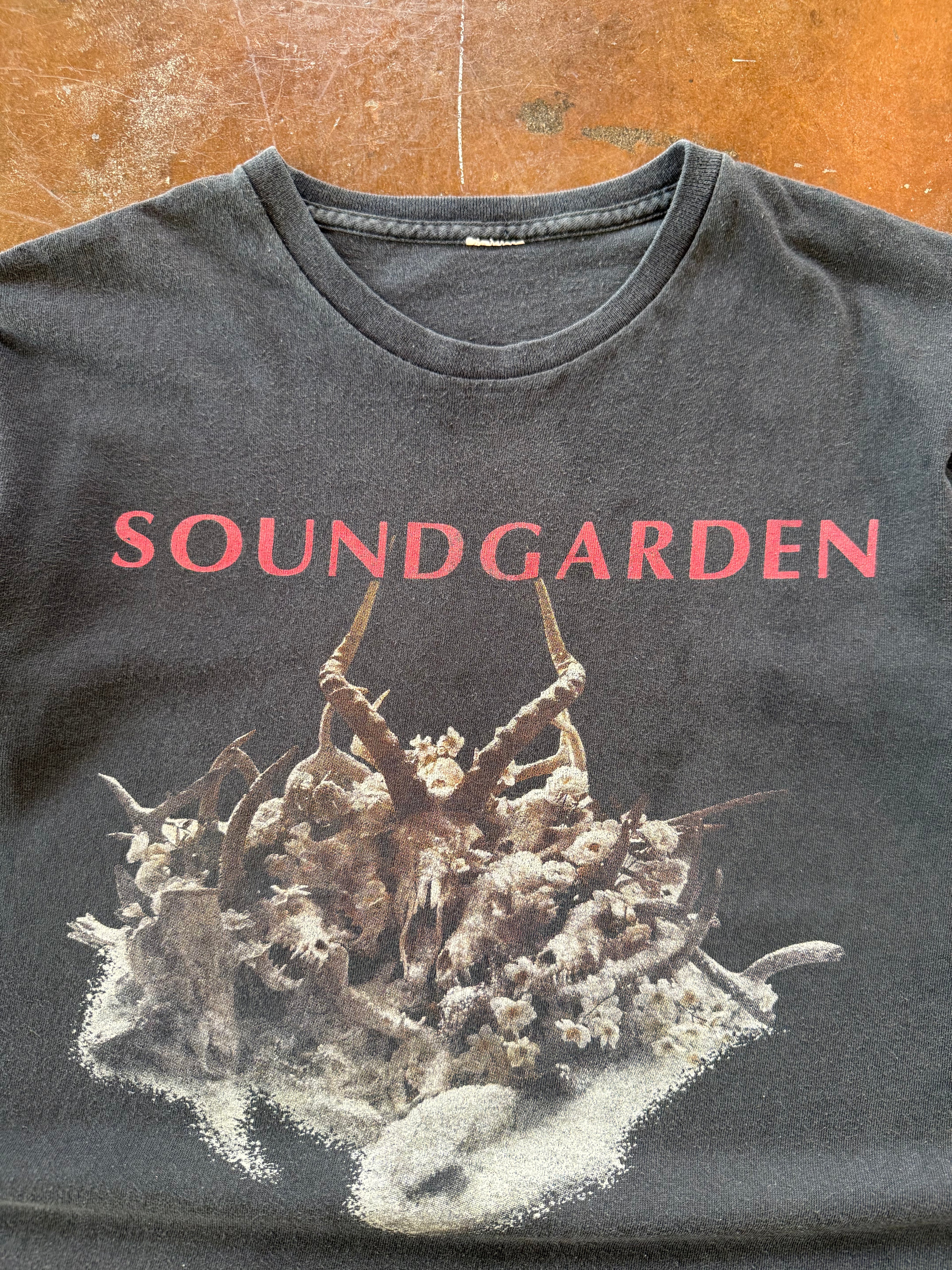 2013 Soundgarden tour band shirt (LARGE)