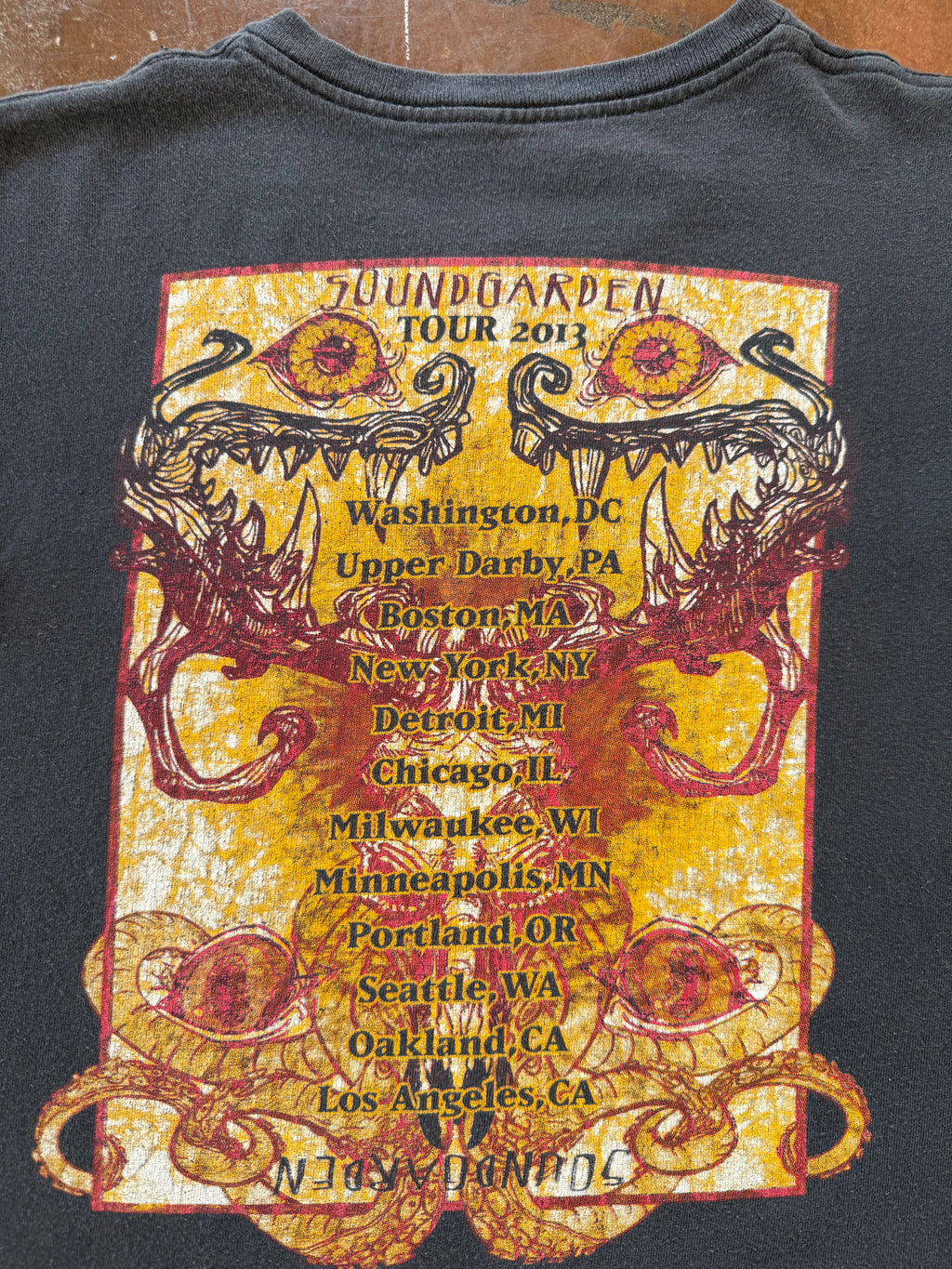 2013 Soundgarden tour band shirt (LARGE)