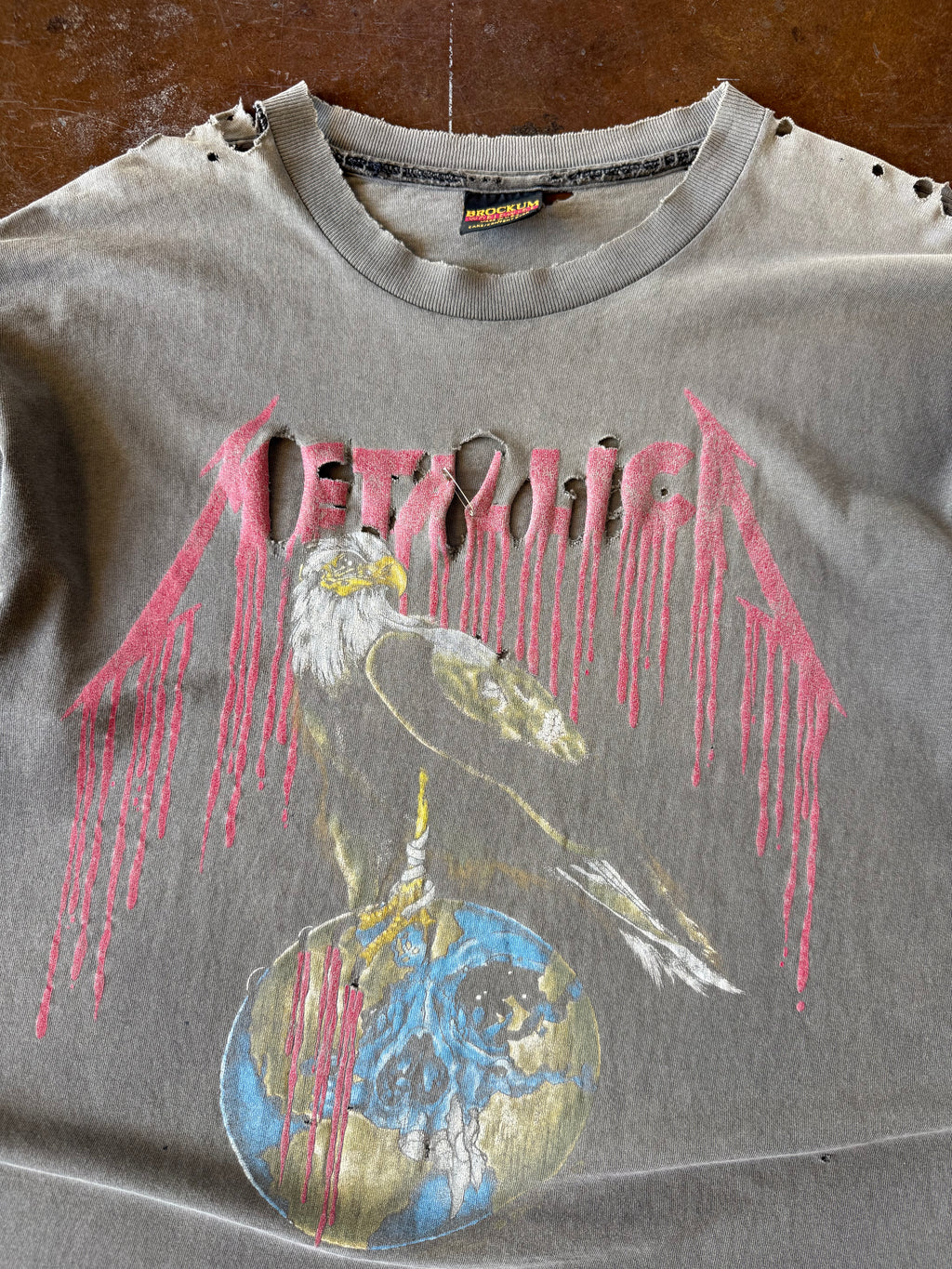 90s faded & distressed Metallica "world eagle" band shirt (LARGE)