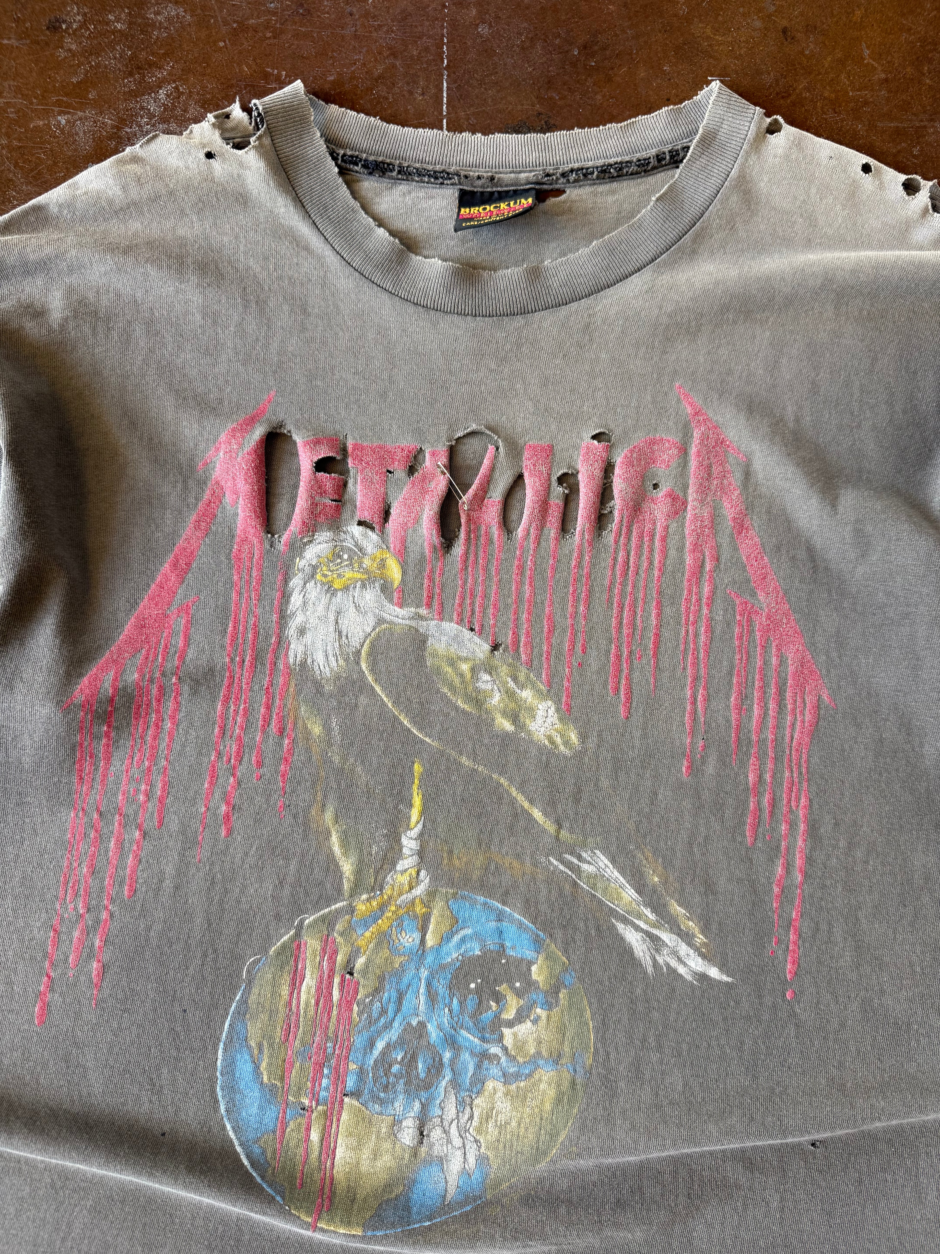 90s faded & distressed Metallica "world eagle" band shirt (LARGE)