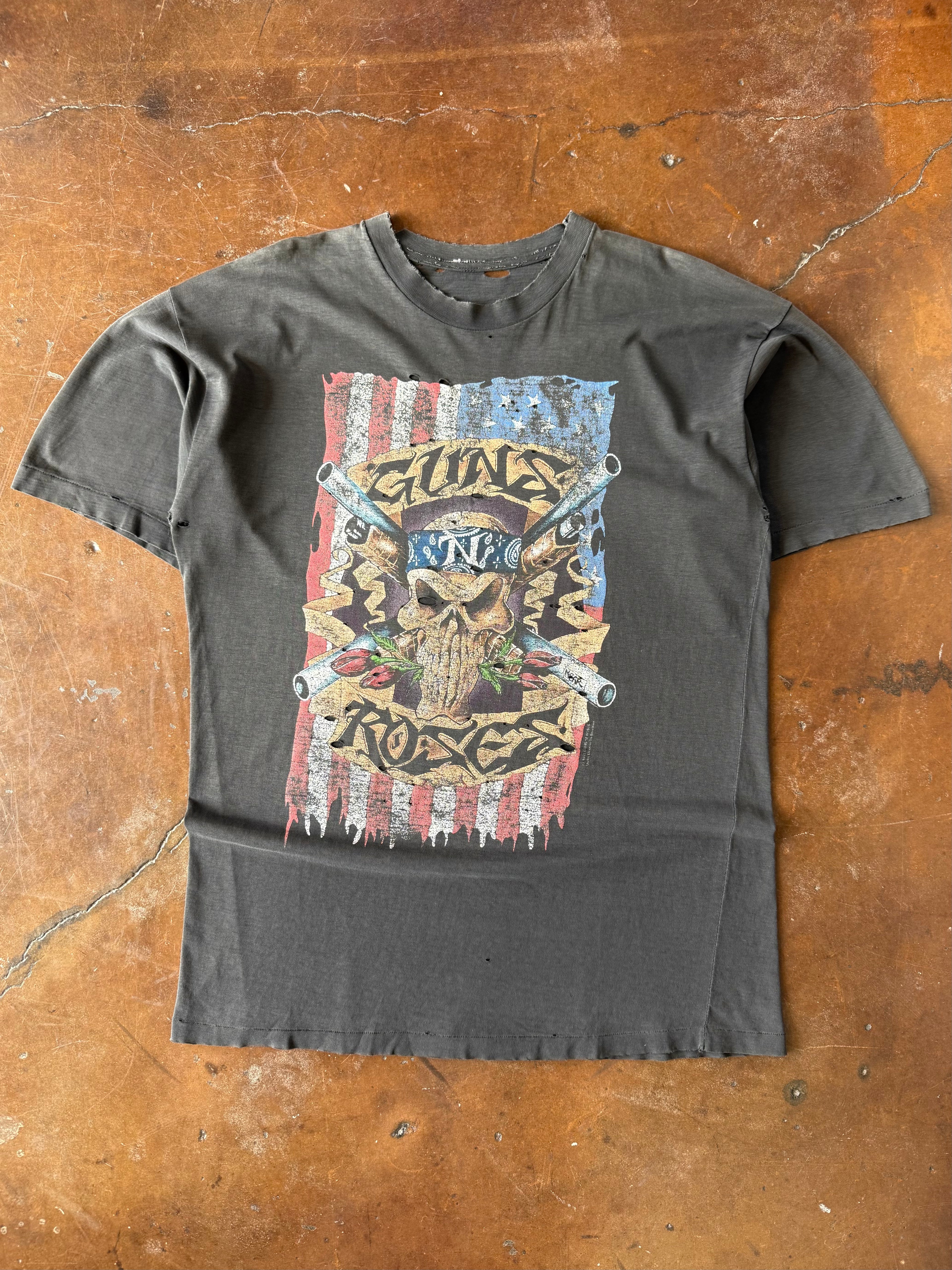 1992 lightly faded & distressed Guns N' Roses "use your illusion" band shirt (XL)