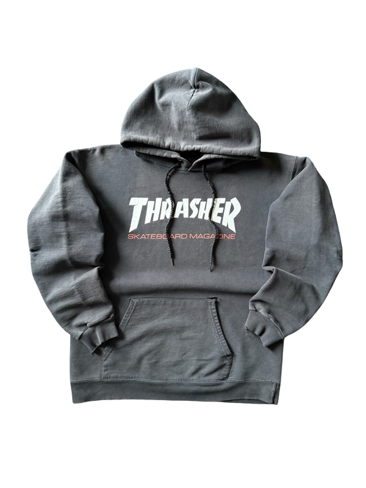 2000s lightly distressed Thrasher logo skate hoodie (SMALL)