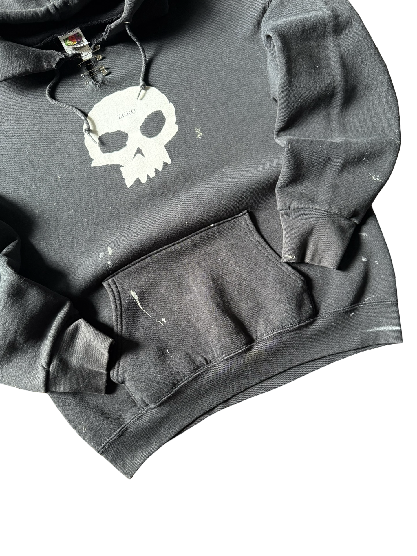 2000s distressed Zero "skull logo" skate hoodie (LARGE)